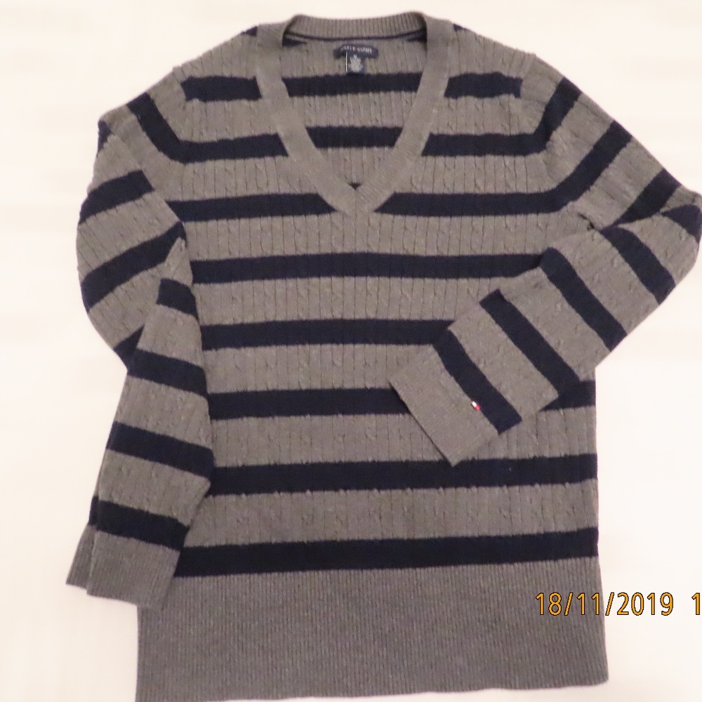 Tommy Hilfiger Sz XL TG/XG V neck knit top